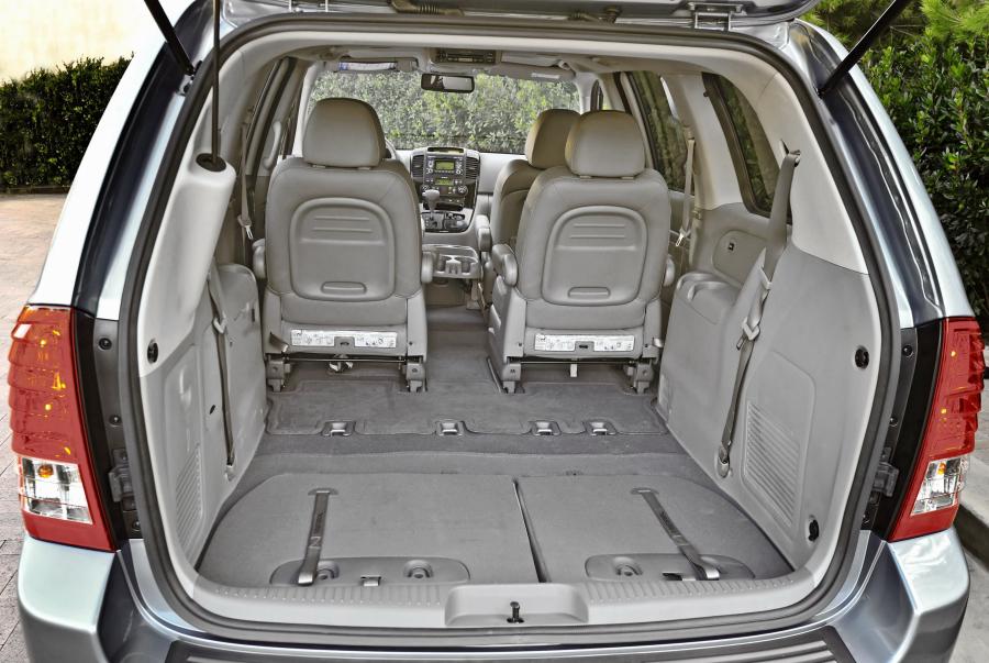  Kia Sedona 2010 года  (фото 25 из 54)